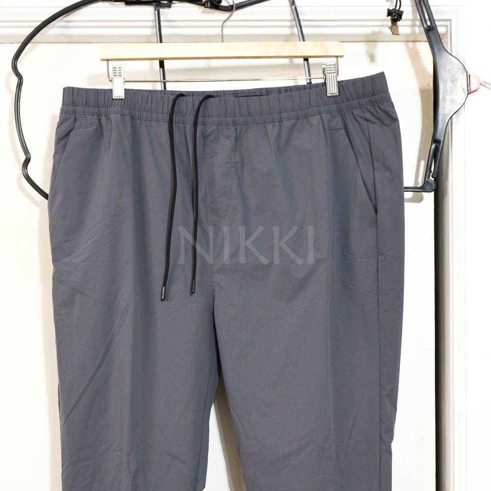 brand new Banana Republic Men's Tech Jogger in gray without tags - Picture 3 of 5